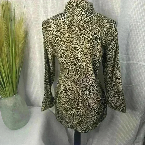 Chico's No-Iron Womens Long Sleeve Button Down Blouse Animal Print 2 Large - Picture 5 of 8